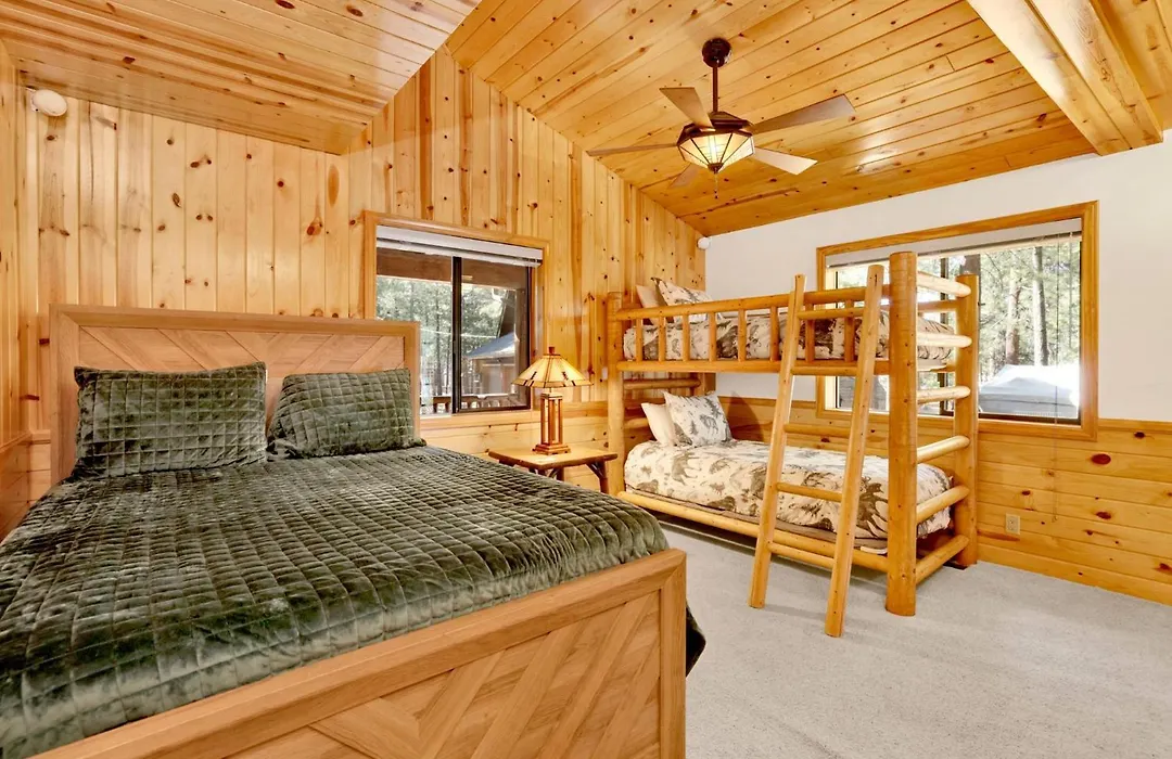 Eagle Point Lake House #2471-1